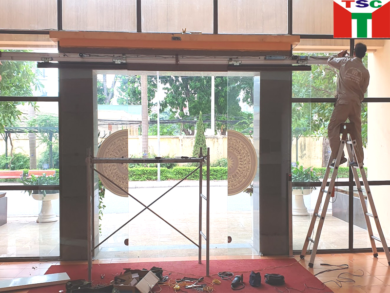 Lắp đặt cửa tự động tại học viện Chính trị Quốc Gia
