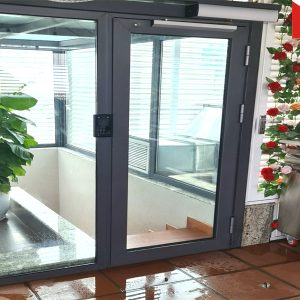 Cửa xoay mở cánh tự động