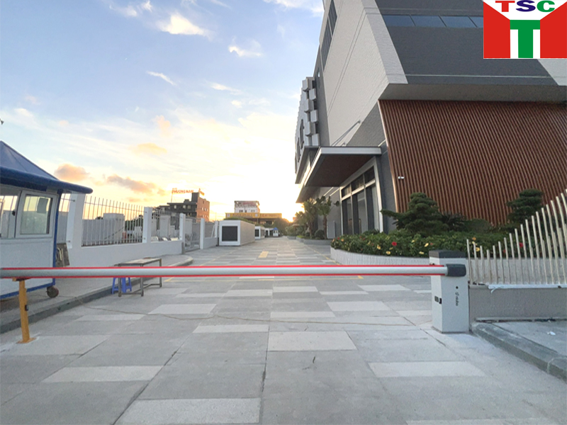 Lắt đặt barrier thanh chắn cổng tự động V2 nhập khẩu Italia