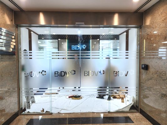 lắp đặt cửa tự động tại ngân hàng